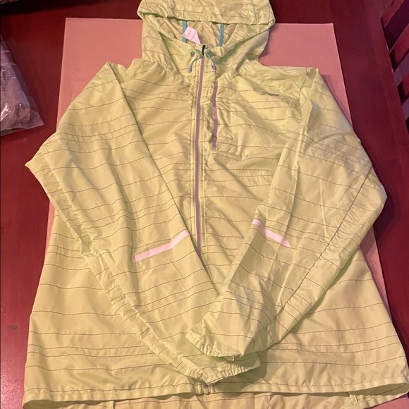 New Balance Reflective Lite Packable Jacket - Women's M - Picture 5 of 8